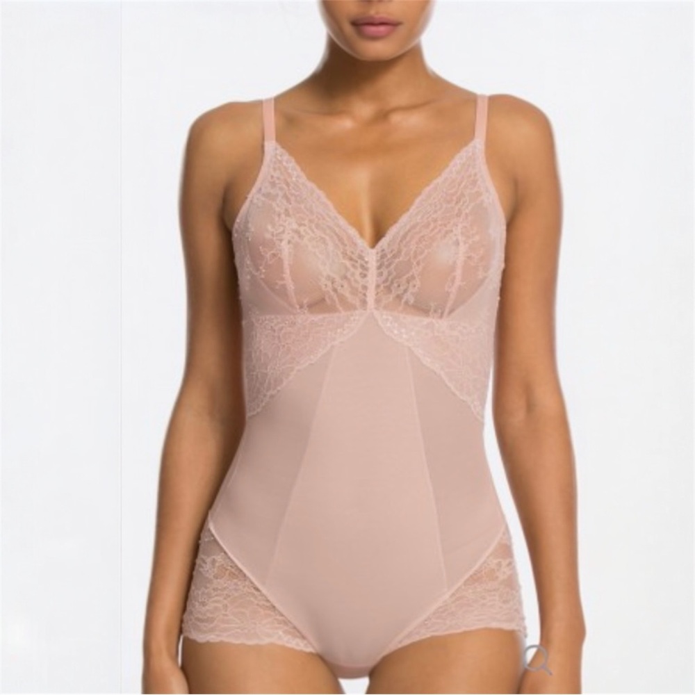 NWT Spanx Spotlight On Lace Bodysuit - Blush Pink